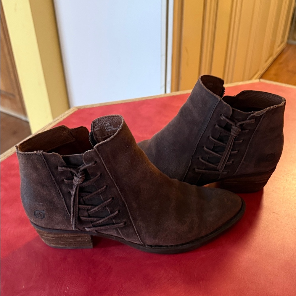 Born Bessie Ankle Boots Booties Chocolate Suede Side Laces Block Zip 9.5 M